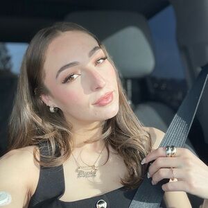 Meet your Posher, Brenda